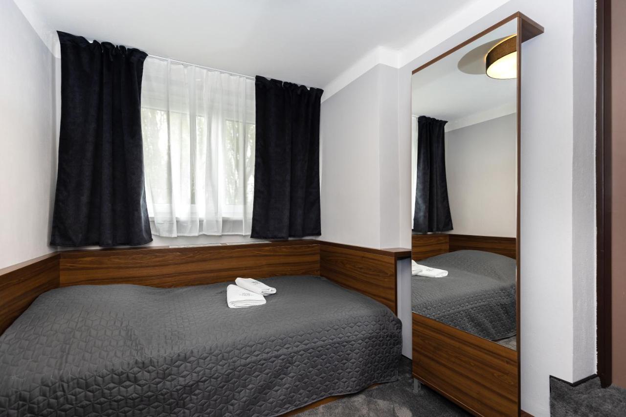 Garden Restaurant & Pension Pardubice Bagian luar foto