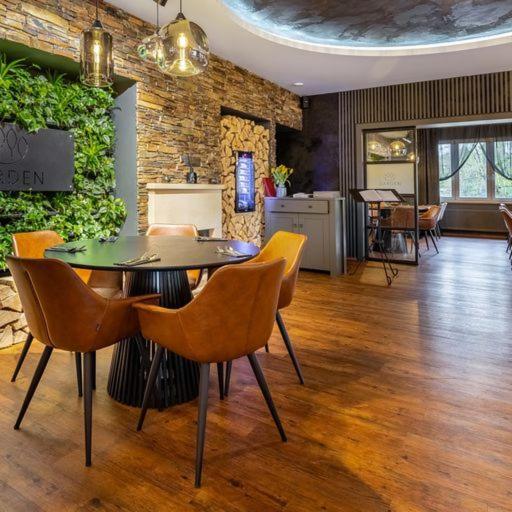Garden Restaurant & Pension Pardubice Bagian luar foto