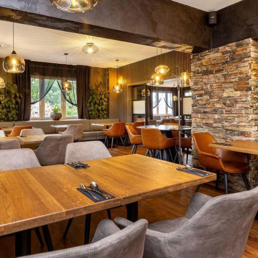 Garden Restaurant & Pension Pardubice Bagian luar foto