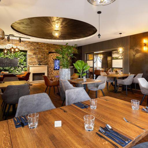 Garden Restaurant & Pension Pardubice Bagian luar foto