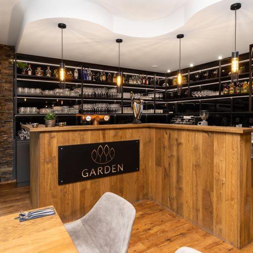 Garden Restaurant & Pension Pardubice Bagian luar foto